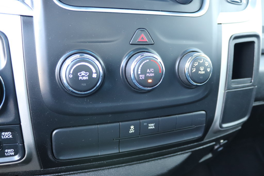 Used 2020 RAM 1500 Classic SLT AWD/4WD image 33