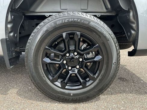 Used 2023 Chevrolet Silverado 1500 LT AWD/4WD image 32