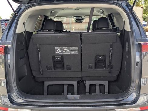 Used 2024 Kia Carnival LX FWD image 12