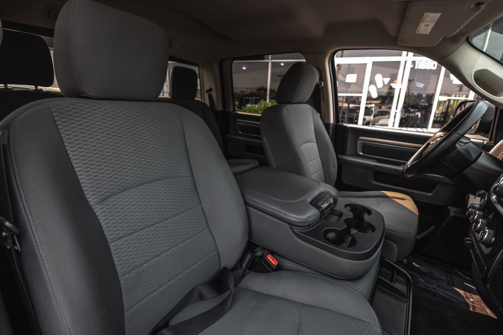 Used 2016 RAM 1500 Classic SLT AWD/4WD image 28