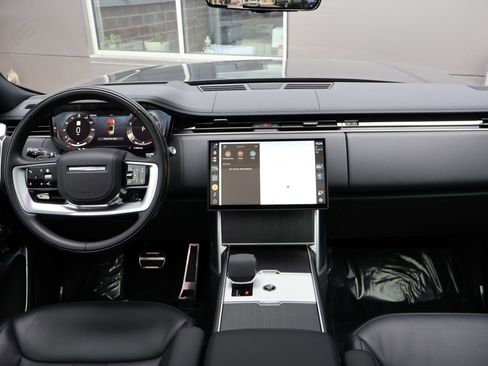 Certified 2025 Land Rover Range Rover SE AWD/4WD image 25