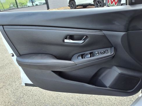 Used 2025 Nissan Sentra SV FWD image 11
