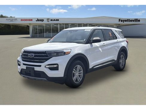 Used 2024 Ford Explorer XLT w/ Equipment Group 202A image 7