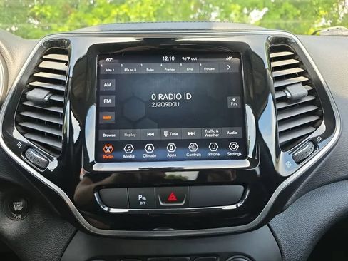 Used 2020 Jeep Cherokee Limited AWD/4WD image 27