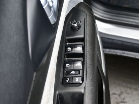 Used 2024 Jeep Compass Latitude image 10