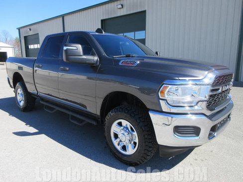 Used 2024 RAM 2500 Tradesman w/ Chrome Appearance Group image 7