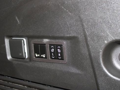 Used 2024 Chevrolet Tahoe High Country image 33