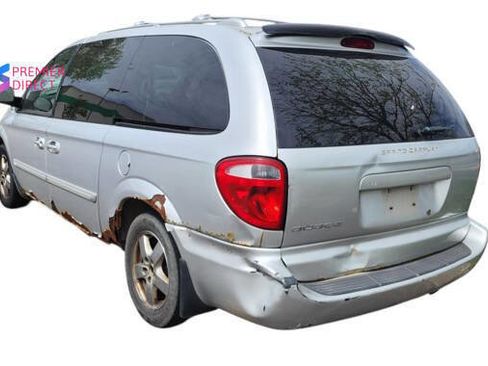 Used 2004 Dodge Grand Caravan SXT w/ Trailer Tow Prep Group FWD image 3