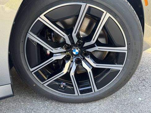 Used 2026 BMW 740i xDrive w/ Premium Package image 7