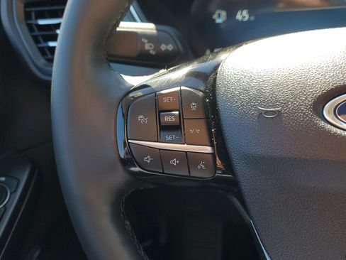 Certified 2025 Ford Escape Platinum w/ Premium Technology Package image 26