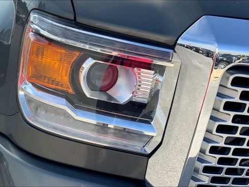 Used 2017 GMC Sierra 2500 Denali w/ Duramax Plus Package image 27