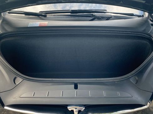 Used 2018 Tesla Model X 75D image 11