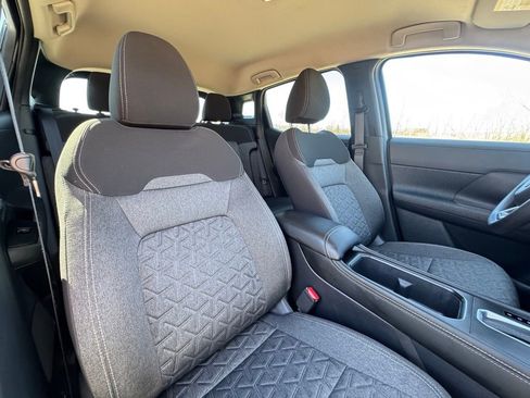 Certified 2025 Nissan Kicks SV image 30