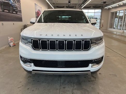 Used 2022 Jeep Wagoneer Series III w/ Premium Group I image 2
