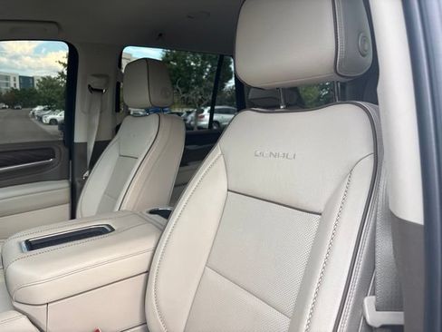 Used 2022 GMC Yukon Denali AWD/4WD image 2