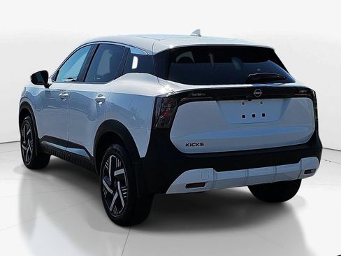 Used 2025 Nissan Kicks SV FWD image 8