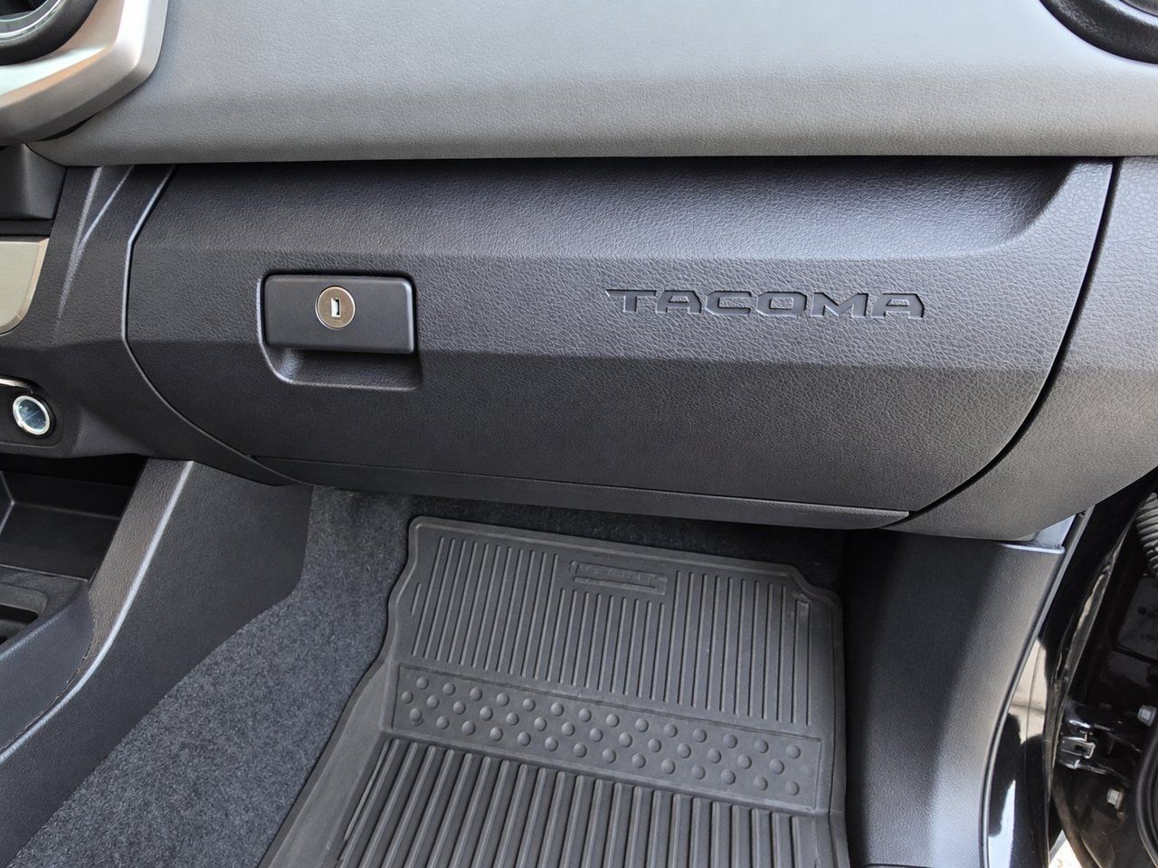 Used 2023 Toyota Tacoma SR5 AWD/4WD image 28