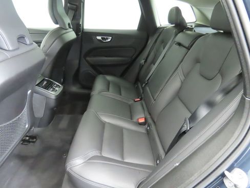 Used 2023 Volvo XC60 B5 Ultimate w/ Climate Package image 21