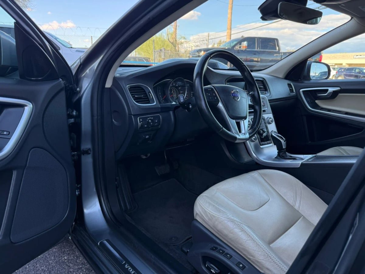 Used 2017 Volvo S60 T5 Dynamic FWD image 37