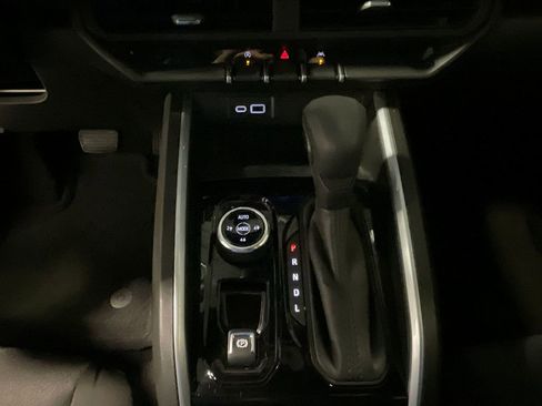 Used 2025 Chevrolet Colorado Trail Boss AWD/4WD image 31