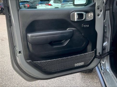 Used 2023 Jeep Wrangler Unlimited w/ Cold Weather Group image 9