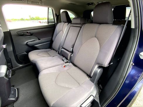 Used 2021 Toyota Highlander L image 20