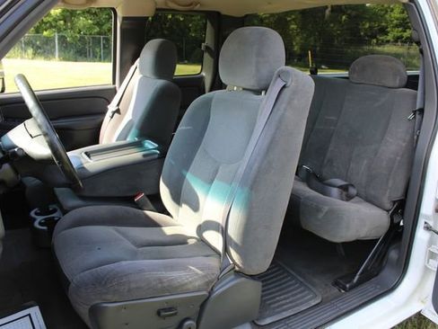 Used 2004 Chevrolet Silverado 2500 LS w/ Heavy-Duty Power Package image 13