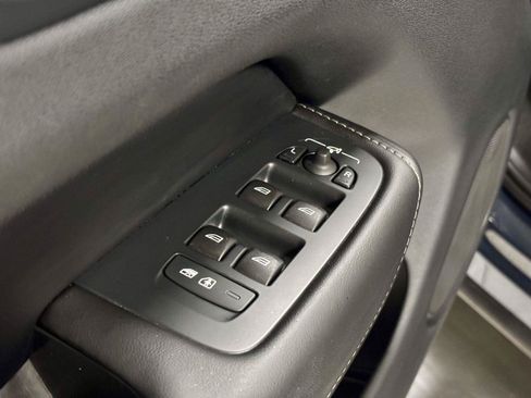 Used 2023 Volvo XC60 B5 Ultimate w/ Climate Package FWD image 13