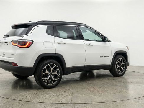 Used 2025 Jeep Compass Limited image 9