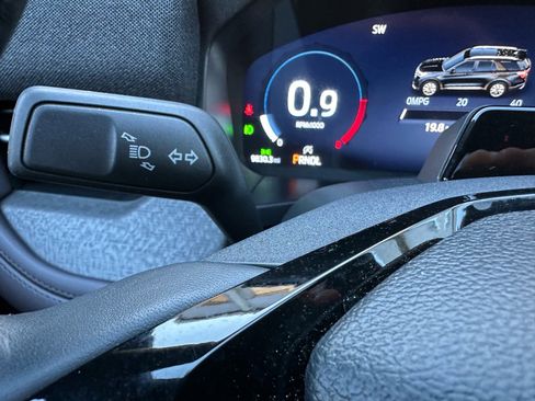 Certified 2025 Ford Explorer Platinum w/ LUX Leather Package image 47