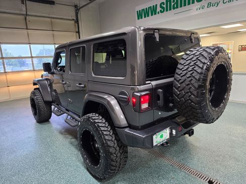 Used 2019 Jeep Wrangler Unlimited Sahara w/ Uconnect 4C Nav & Sound Group AWD/4WD image 9
