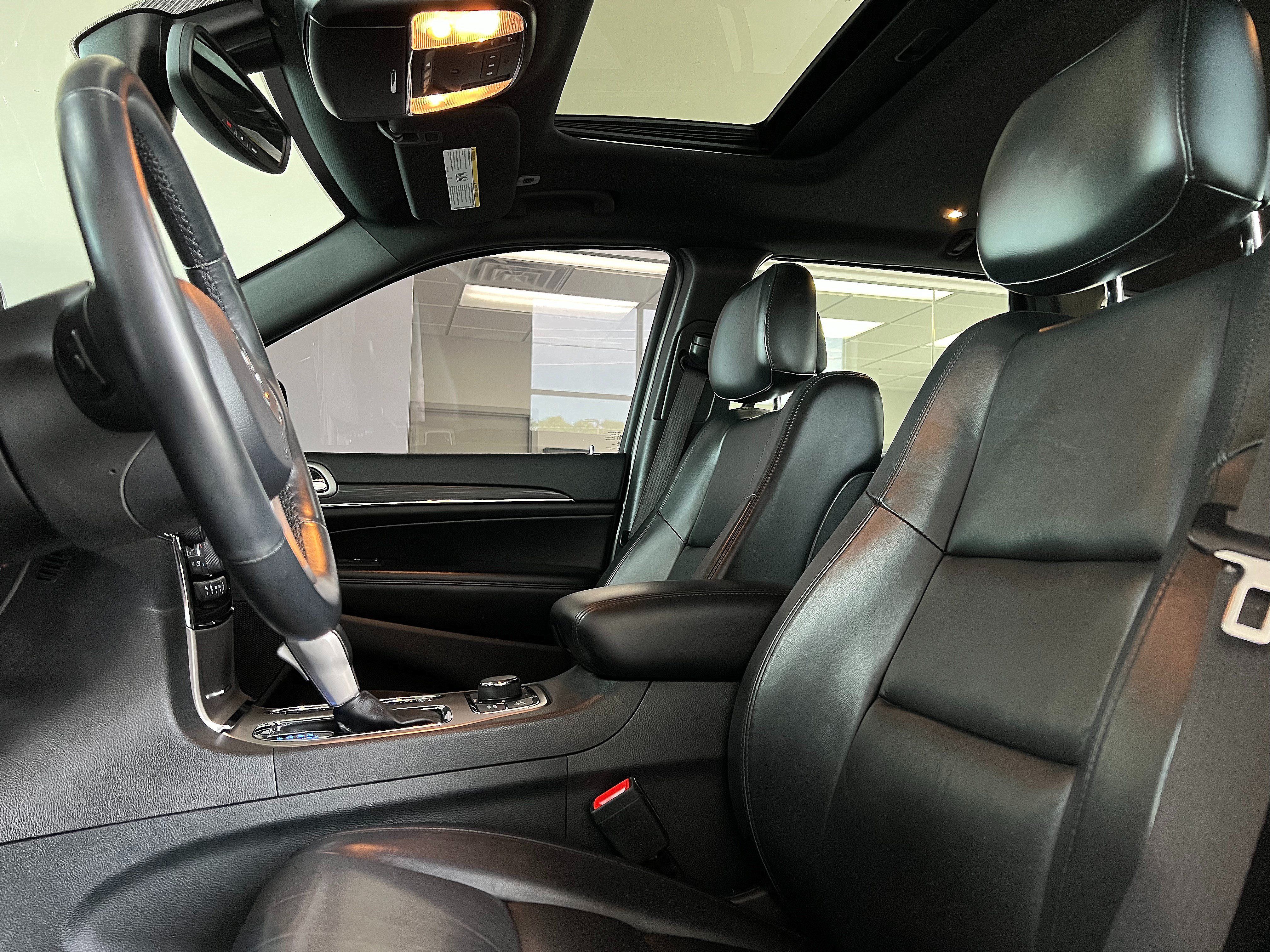 Used 2019 Jeep Grand Cherokee Limited AWD/4WD image 11