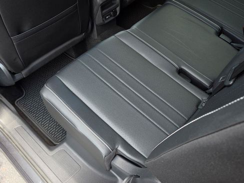 Certified 2024 Volkswagen Tiguan SE R-Line FWD image 42