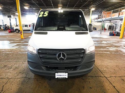 Used 2025 Mercedes-Benz Sprinter 2500 image 2