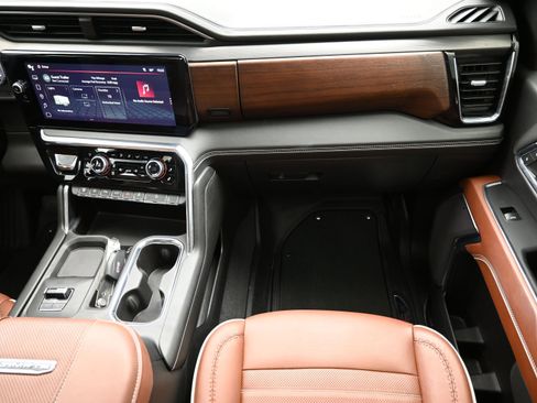 Used 2024 GMC Sierra 2500 Denali Ultimate image 38