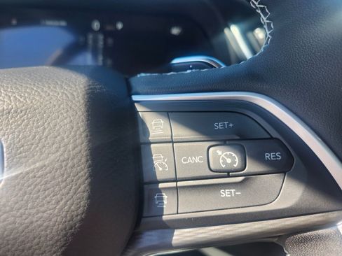 New 2025 Jeep Grand Cherokee Laredo X w/ Luxury Tech Group I image 16