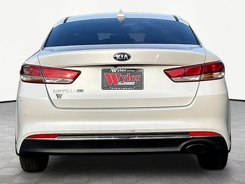 Used 2017 Kia Optima LX FWD image 5