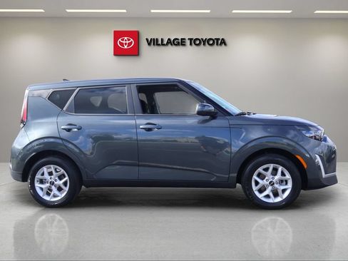 Used 2025 Kia Soul LX w/ LX Technology Package FWD image 6