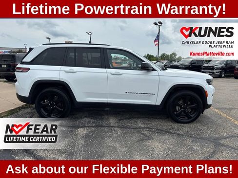 Used 2023 Jeep Grand Cherokee Altitude AWD/4WD image 12