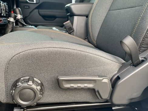New 2025 Jeep Gladiator Sport AWD/4WD image 18