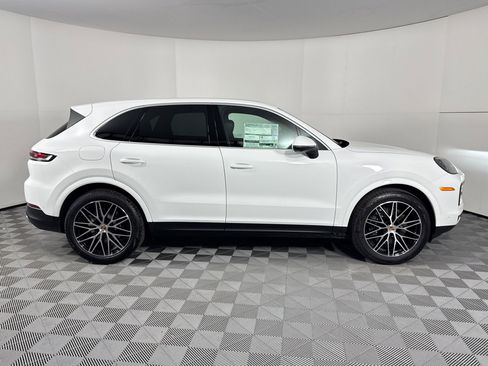 Used 2026 Porsche Cayenne image 8
