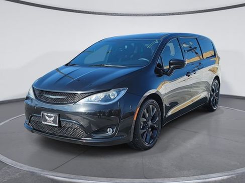 Used 2019 Chrysler Pacifica Touring Plus w/ S Appearance Package image 3
