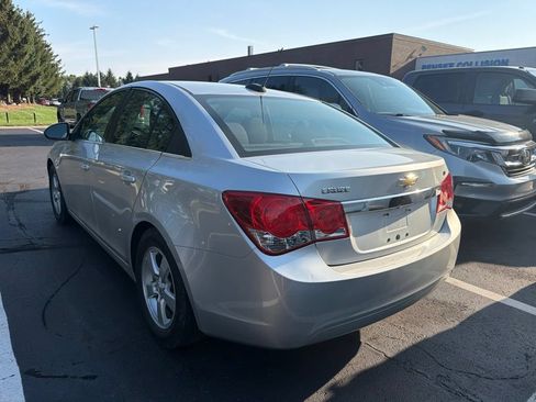 Used 2015 Chevrolet Cruze LT w/ Technology Package FWD image 2