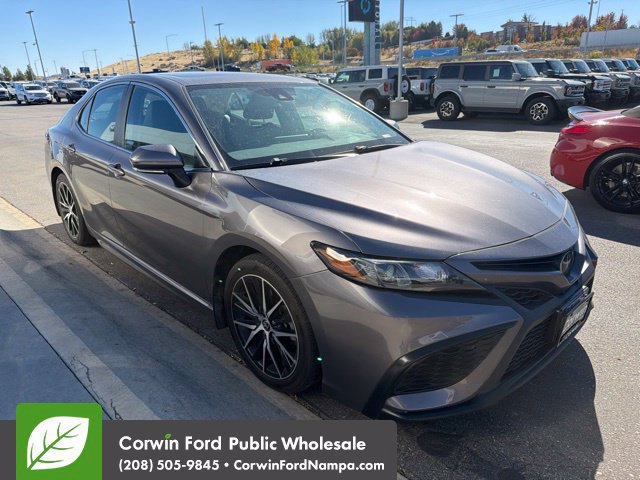 Used 2023 Toyota Camry SE FWD image 3