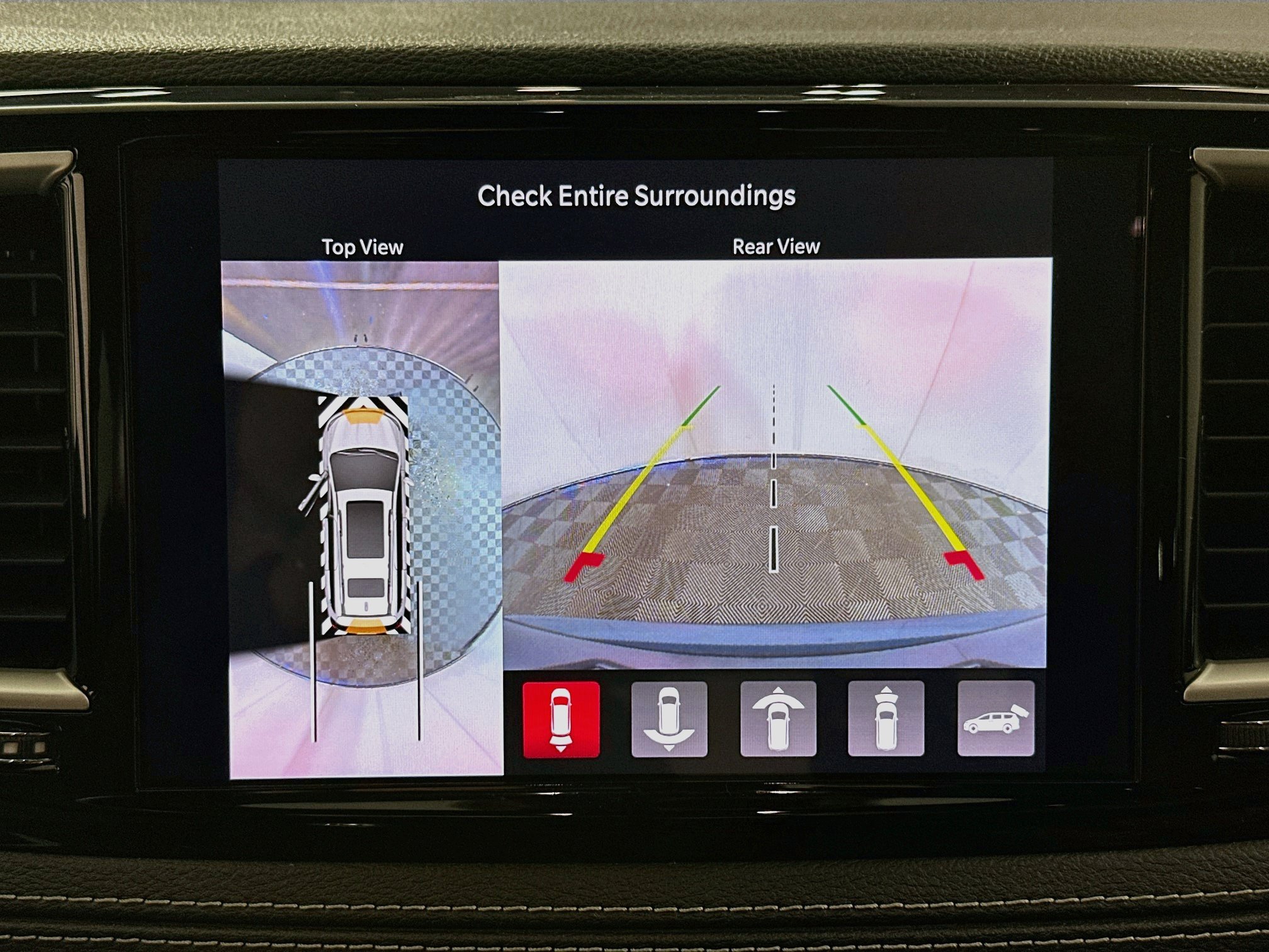 Used 2021 Chrysler Pacifica Touring-L w/ Uconnect Theater Family Group FWD image 22