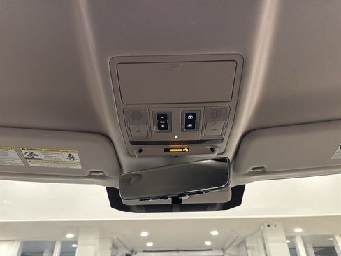 Used 2021 Land Rover Defender 110 SE image 37