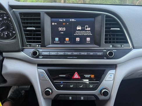 Used 2018 Hyundai Elantra SEL FWD image 28