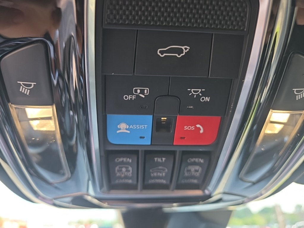 Used 2022 Jeep Grand Cherokee L Overland w/ Luxury Tech Group IV AWD/4WD image 27