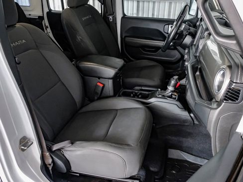 Used 2018 Jeep Wrangler Unlimited Sahara image 30