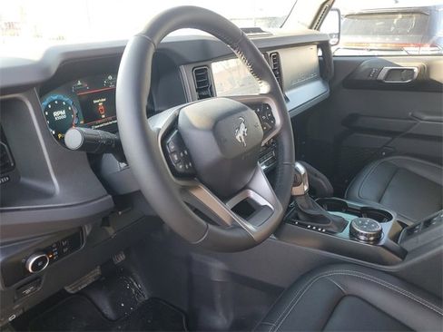 Used 2025 Ford Bronco Badlands image 14